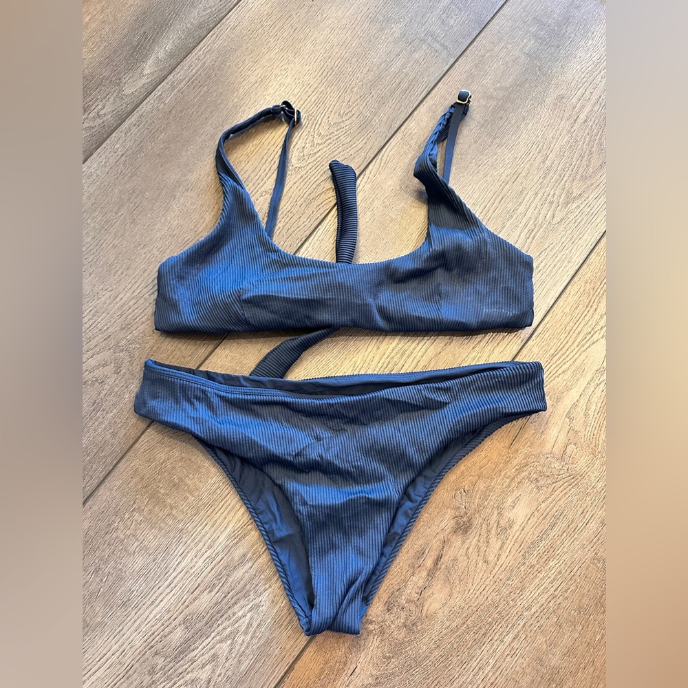 Blue ribbed bikini